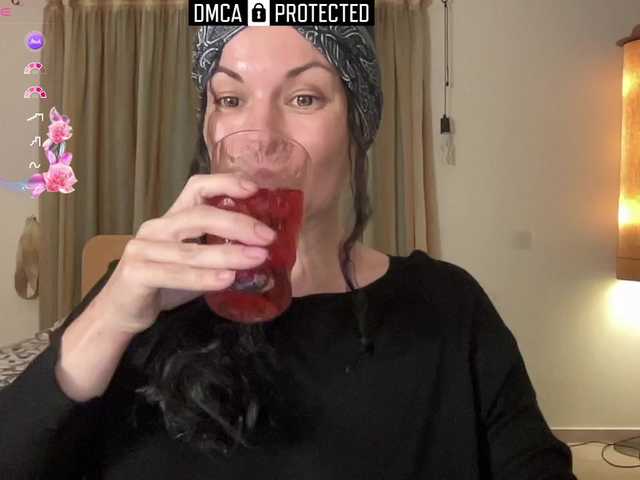 LiliNewdawn live cam preview