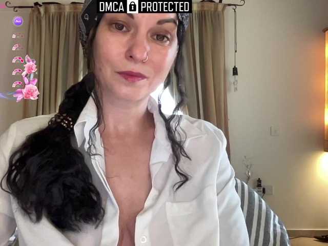 LiliNewdawn live cam