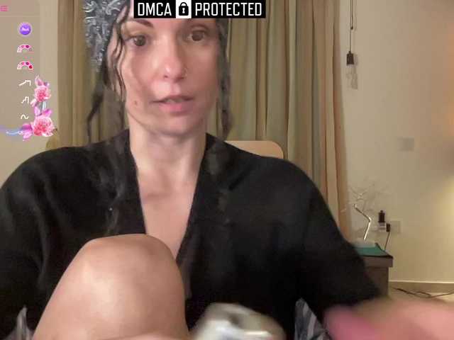 LiliNewdawn live cam preview
