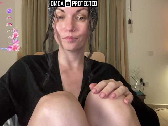 LiliNewdawn live cam preview