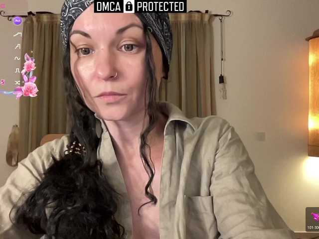 LiliNewdawn live cam preview