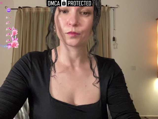 LilithNewdawn live cam on BongaCams