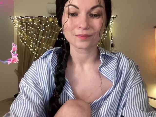 LilithNewdawn webcam