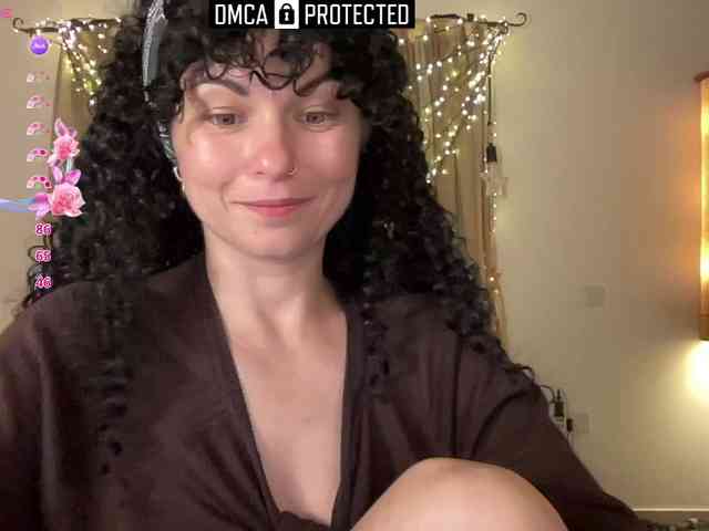 LiliNewdawn webcam