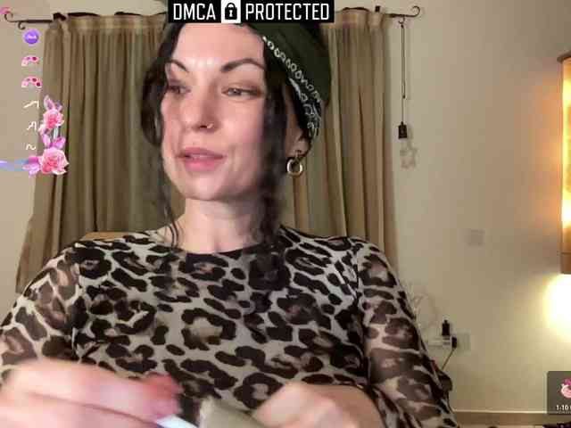 LiliNewdawn webcam