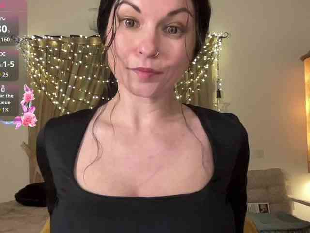 LilithNewdawn webcam