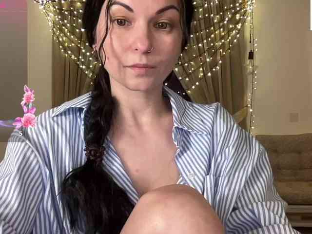 LilithNewdawn webcam