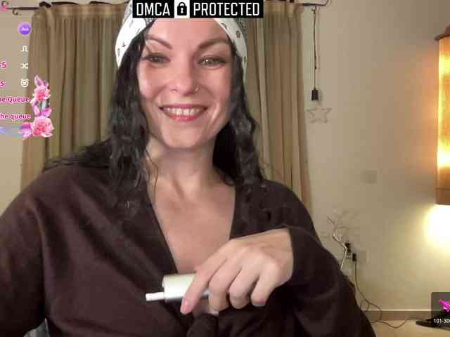 LiliNewdawn webcam