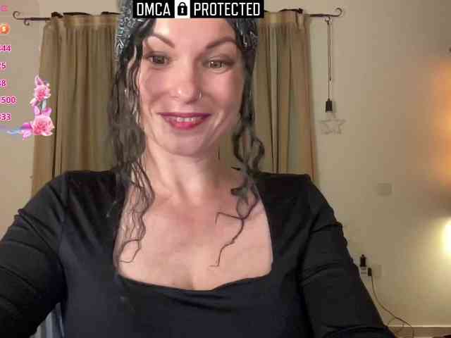 LiliNewdawn webcam