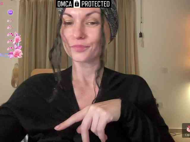 LiliNewdawn webcam