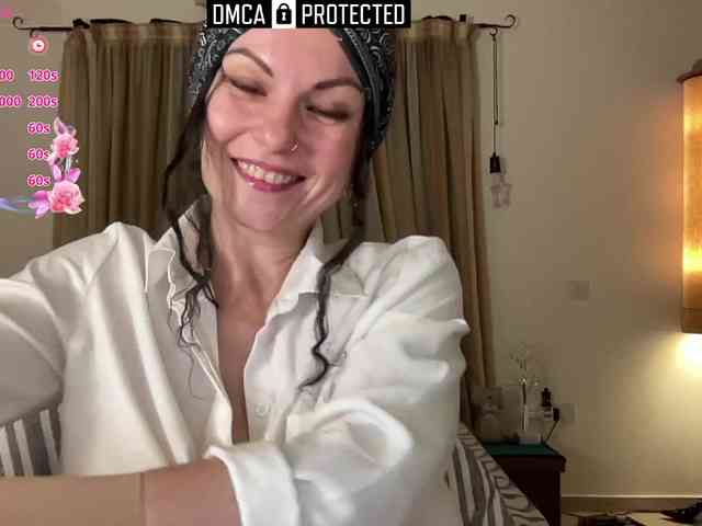LiliNewdawn webcam