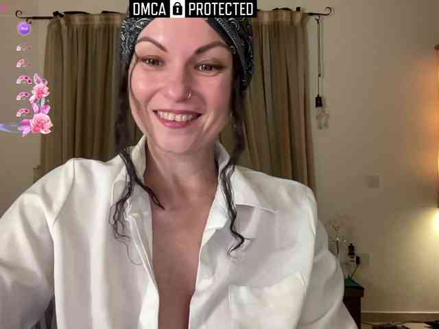 LiliNewdawn webcam
