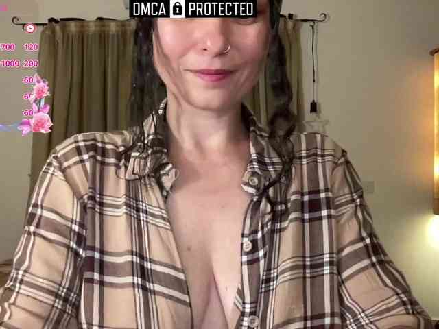 LiliNewdawn webcam