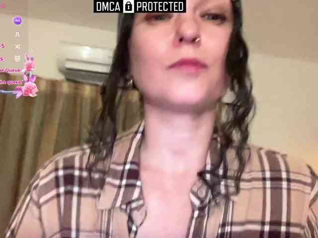LiliNewdawn webcam