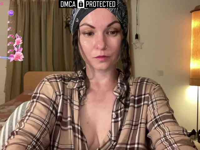 LiliNewdawn webcam