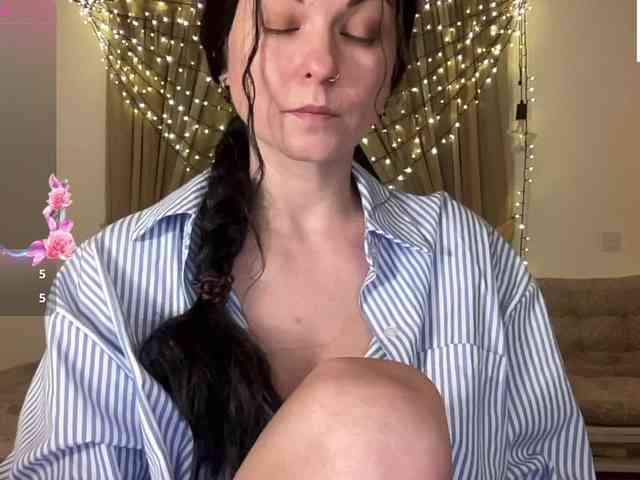 LilithNewdawn webcam