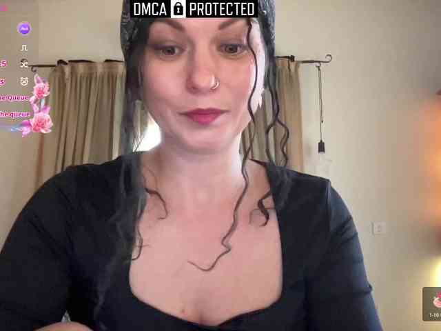 LiliNewdawn webcam