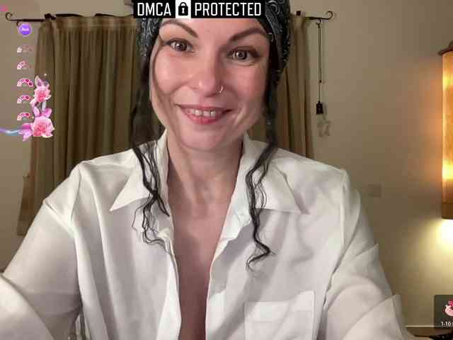 LiliNewdawn webcam