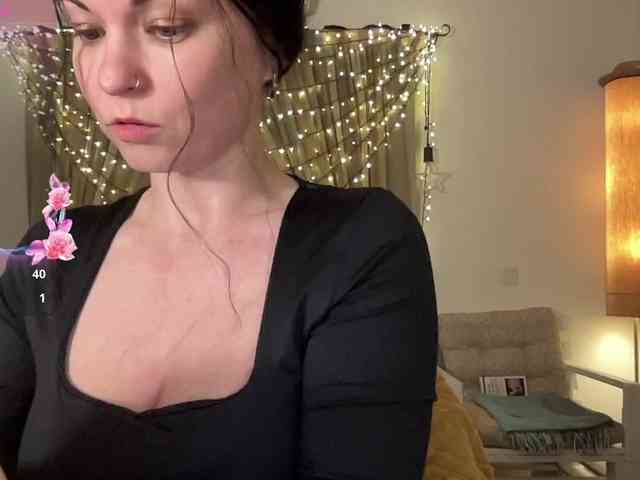 LilithNewdawn webcam