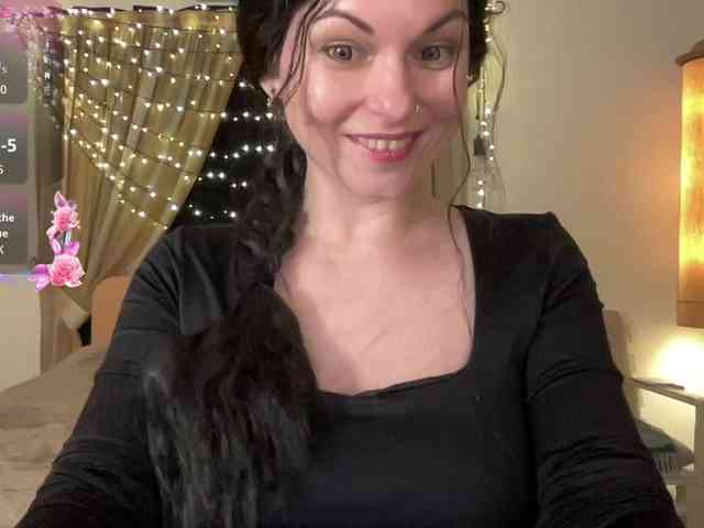 LilithNewdawn webcam