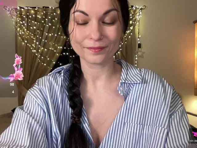 LilithNewdawn webcam