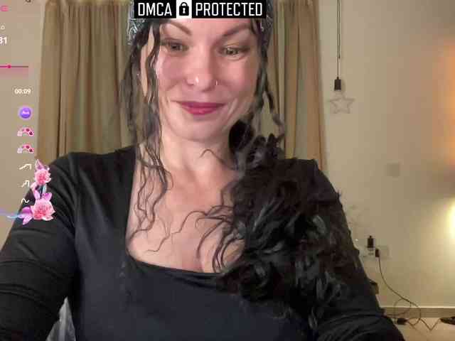 LiliNewdawn webcam