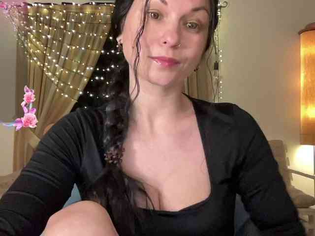 LilithNewdawn webcam