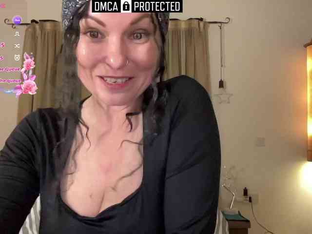 LiliNewdawn webcam