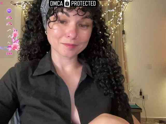 LiliNewdawn webcam