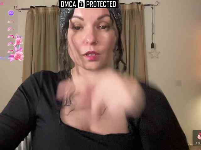 LiliNewdawn webcam