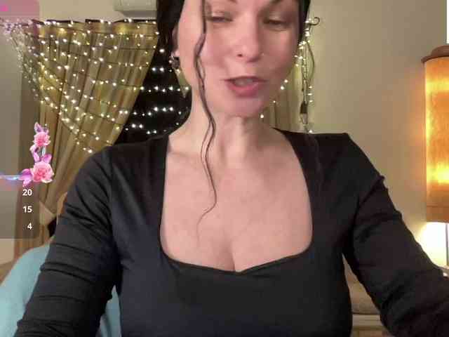 LilithNewdawn webcam