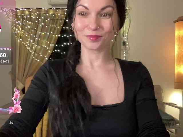 LilithNewdawn webcam