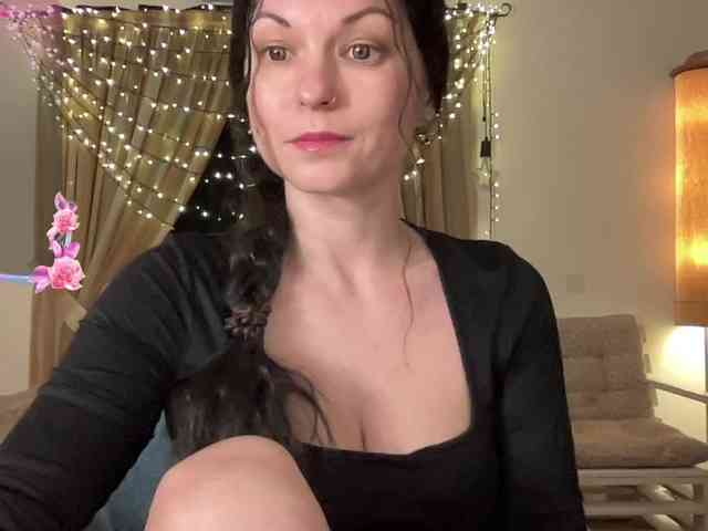 LilithNewdawn webcam