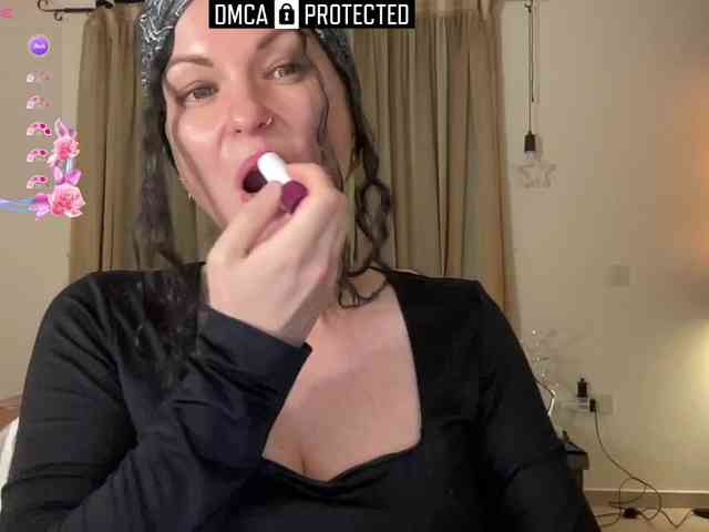 LiliNewdawn webcam