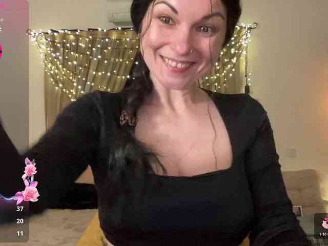 LilithNewdawn webcam