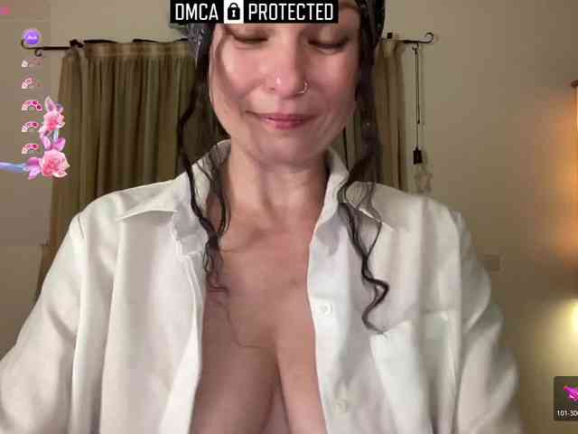 LiliNewdawn webcam