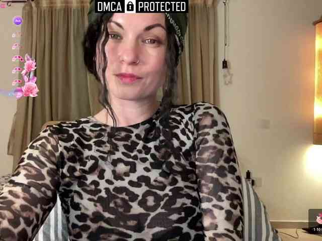 LiliNewdawn webcam