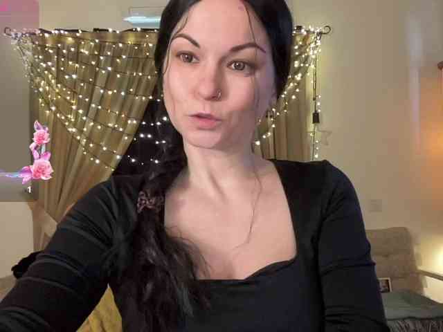 LilithNewdawn webcam