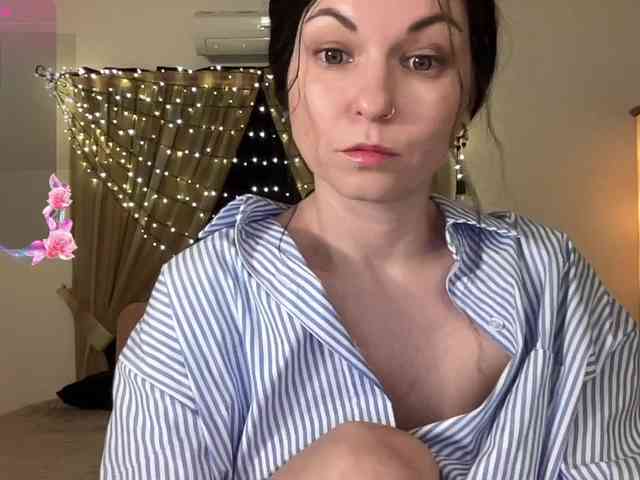 LilithNewdawn webcam