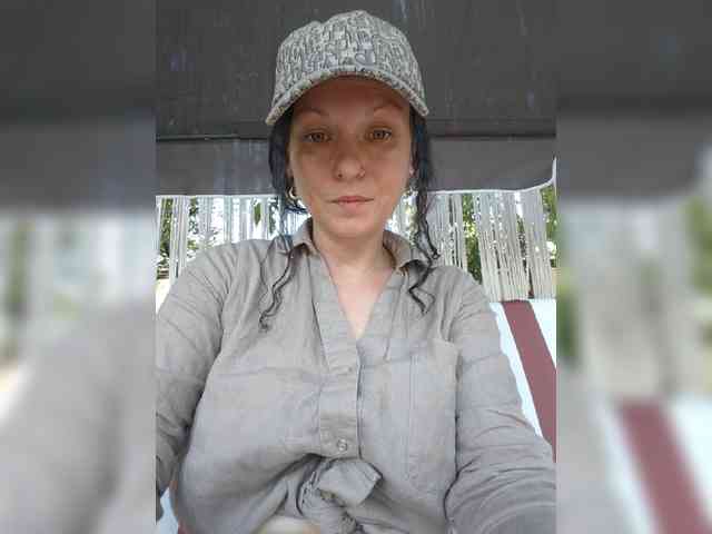 LiliNewdawn webcam