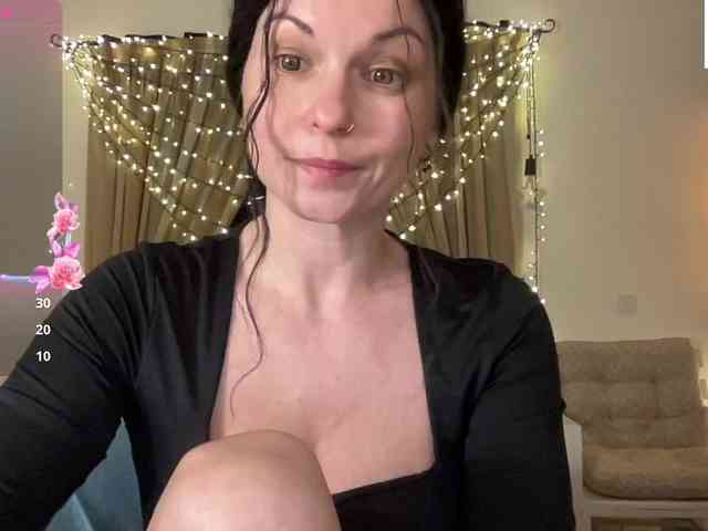 LilithNewdawn webcam