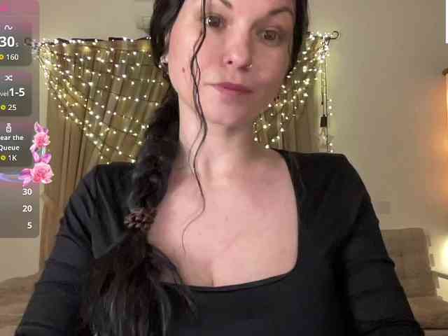 LilithNewdawn webcam