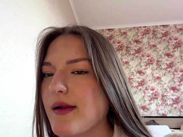  HildaSoscia chat room