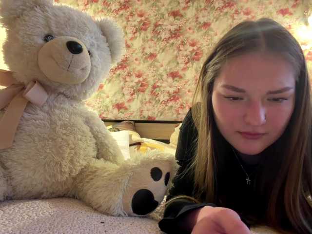  HildaSoscia chat room