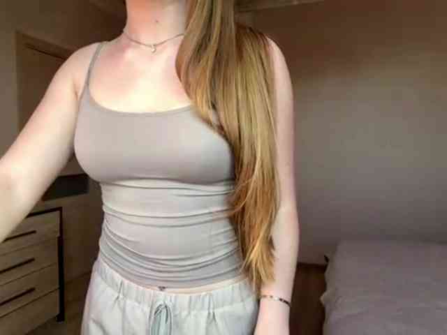 Model: HildaSoscia