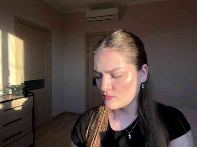 Model: HildaSoscia