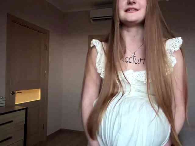 Model: HildaSoscia