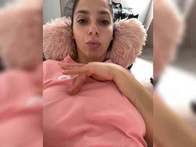 Laraa201 webcam