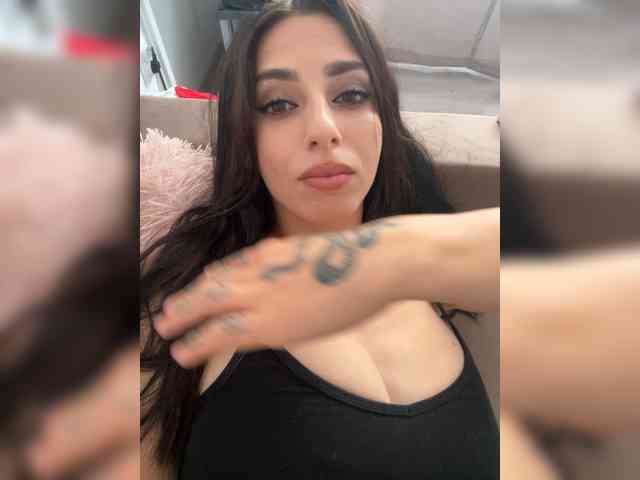 Laraa201 webcam