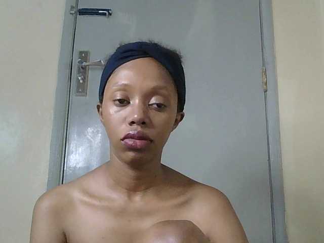 le modèle Monrax est en webcam porno dans un show sur le site bongacams, il possède les tags suivants: Ebony,Brunette,Trimmed